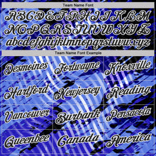 Laden Sie das Bild in den Galerie-Viewer, Uksn Individuelles Schwarz Hellblau-Weiß Abstrakte Grunge-Spritzer diagonale Streifen Funktions-Poloshirt
