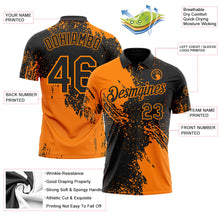 Laden Sie das Bild in den Galerie-Viewer, Uksn Individuelles Schwarz-Bay Orange Distressed-Kratzer-Pinselstrich Funktions-Poloshirt
