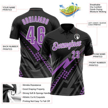 Laden Sie das Bild in den Galerie-Viewer, Uksn Individuelles Schwarz Mittelviolett Grau-Weiß Blitz-Geometrie Funktions-Poloshirt
