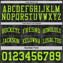Laden Sie das Bild in den Galerie-Viewer, Uksn Individuelles Schwarz-Neongrün Seitenstreifen Sonnenflamme Wendbar Doppelseitig Sublimation Basketball-Set Trikot
