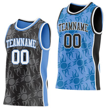 Laden Sie das Bild in den Galerie-Viewer, Uksn Individuelles Schwarz Weiß-Hellblau Seitenstreifen Sonnenflamme Wendbar Doppelseitig Sublimation Basketball-Set Trikot
