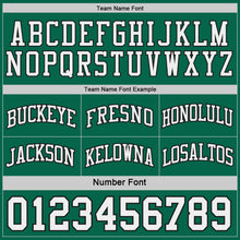 Laden Sie das Bild in den Galerie-Viewer, Uksn Individuelles Schwarz Weiß-Kelly-Grün Seitenpanel Geometrisch Chevron Wendbar Doppelseitig Sublimation Basketball-Set Trikot
