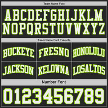 Laden Sie das Bild in den Galerie-Viewer, Uksn Individuelles Schwarz Weiß-Neongrün Seitenpanel Geometrisch Chevron Wendbar Doppelseitig Sublimation Basketball-Set Trikot
