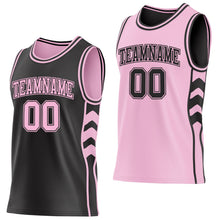 Laden Sie das Bild in den Galerie-Viewer, Uksn Individuelles Schwarz-Hellrosa Seitenpanel Geometrisch Chevron Wendbar Doppelseitig Sublimation Basketball-Set Trikot
