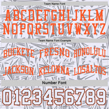 Laden Sie das Bild in den Galerie-Viewer, Uksn Individuelles Schwarz Weiß-Orange Seitenstreifen Sterne Geometrisch Splitter Sternenburst Wendbar Doppelseitig Sublimation Basketball-Set Trikot

