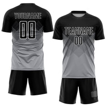 Laden Sie das Bild in den Galerie-Viewer, Uksn Individuelles Hellgrau Schwarz-Weiß Sublimations-Fußballtrikot
