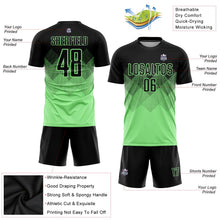 Laden Sie das Bild in den Galerie-Viewer, Uksn Individuelles Erbsengrün Schwarz Sublimations-Fußballtrikot
