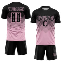 Laden Sie das Bild in den Galerie-Viewer, Uksn Individuelles Hellrosa Schwarz Sublimations-Fußballtrikot
