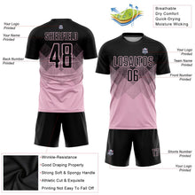 Laden Sie das Bild in den Galerie-Viewer, Uksn Individuelles Hellrosa Schwarz Sublimations-Fußballtrikot
