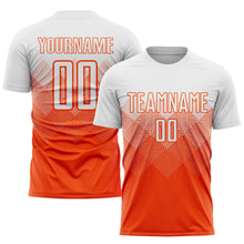 Laden Sie das Bild in den Galerie-Viewer, Uksn Individuelles Orange Weiß Sublimations-Fußballtrikot

