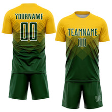 Laden Sie das Bild in den Galerie-Viewer, Uksn Individuelles Gold Grün-Weiß Sublimations-Fußballtrikot
