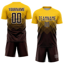 Laden Sie das Bild in den Galerie-Viewer, Uksn Individuelles Gold Braun-Weiß Sublimations-Fußballtrikot
