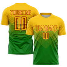 Laden Sie das Bild in den Galerie-Viewer, Uksn Individuelles Grasgrün Gold-Rot Sublimations-Fußballtrikot
