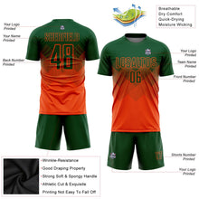 Laden Sie das Bild in den Galerie-Viewer, Uksn Individuelles Orange Grün Sublimations-Fußballtrikot
