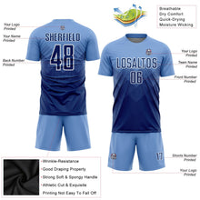 Laden Sie das Bild in den Galerie-Viewer, Uksn Individuelles Hellblau Marineblau-Weiß Sublimations-Fußballtrikot
