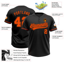 Laden Sie das Bild in den Galerie-Viewer, Uksn Individuelles Schwarz Orange Zweiknopf Unisex Softball-Trikot
