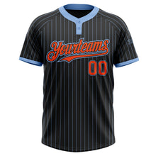 Laden Sie das Bild in den Galerie-Viewer, Uksn Individuelles Schwarz Hellblau Nadelstreifen Orange Zweiknopf Unisex Softball-Trikot
