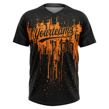 Laden Sie das Bild in den Galerie-Viewer, Uksn Individuelles Schwarz Bay Orange Tropf-Spritzfarbe Zweiknopf Unisex Softball-Trikot
