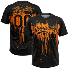 Laden Sie das Bild in den Galerie-Viewer, Uksn Individuelles Schwarz Bay Orange Tropf-Spritzfarbe Zweiknopf Unisex Softball-Trikot
