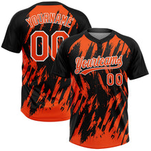 Laden Sie das Bild in den Galerie-Viewer, Uksn Individuelles Schwarz Orange-Weiß Spritzklecks zerrissener scharfer Pinselstrich Zweiknopf Unisex Softball-Trikot
