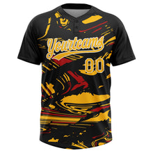 Laden Sie das Bild in den Galerie-Viewer, Uksn Individuelles Schwarz Gold Rot-Weiß Raglanärmel Abstrakt fließender Marmor Zweiknopf Unisex Softball-Trikot
