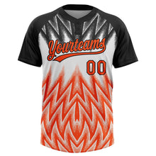 Laden Sie das Bild in den Galerie-Viewer, Uksn Individuelles Schwarz Orange-Weiß Raglanärmel Abstrakt geometrisches Chevron-Zickzack Zweiknopf Unisex Softball-Trikot
