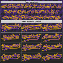 Laden Sie das Bild in den Galerie-Viewer, Uksn Individuelles Schwarz Violett-Gold Farbverlauf geometrisches Gitter Ärmelstreifen Zweiknopf Unisex Softball-Trikot
