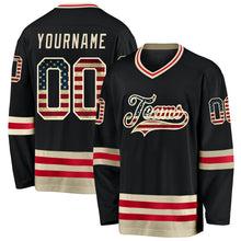 Laden Sie das Bild in den Galerie-Viewer, Uksn Individuelles Schwarz Vintage USA-Flagge-Creme Eishockey-Trikot
